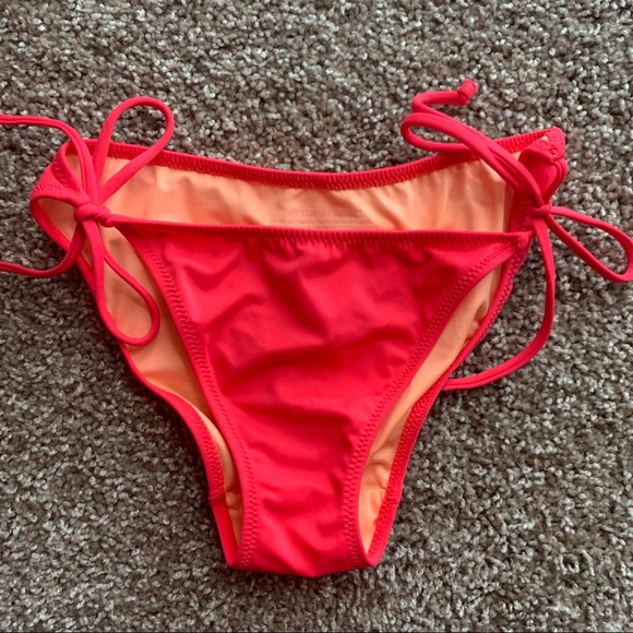 Pink push up bikini set from Victoria’s Secret - Picture 4 of 5